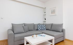 Spacious Apartment Pałac Jana III Wilanów by Renters